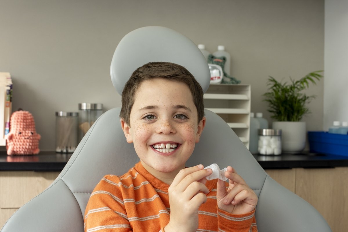 Invisalign Palatal Expander appliance — clear-aligner approach to widening a narrow upper jaw in growing children