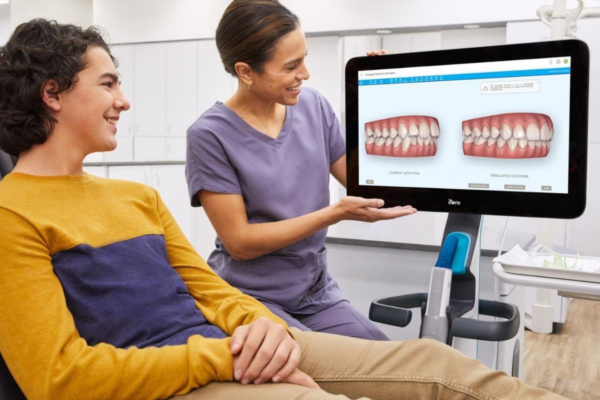 Patient viewing their ClinCheck smile simulation on screen with their orthodontic clinician — digital treatment planning for Invisalign